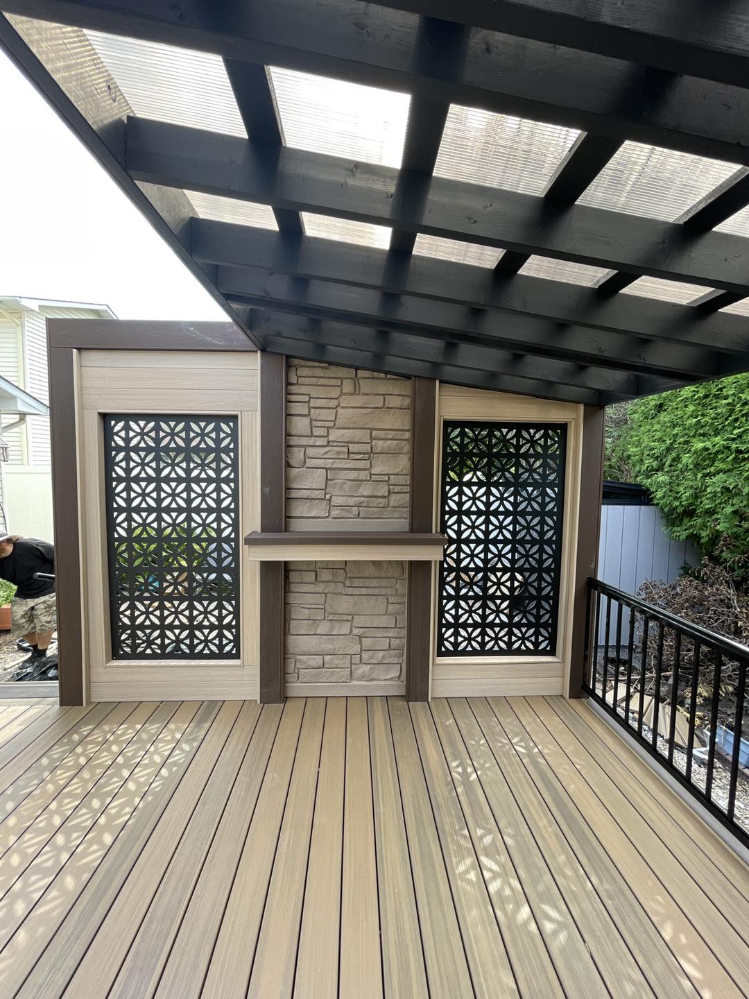 PVC deck built in Ottawa. Luxury Decking