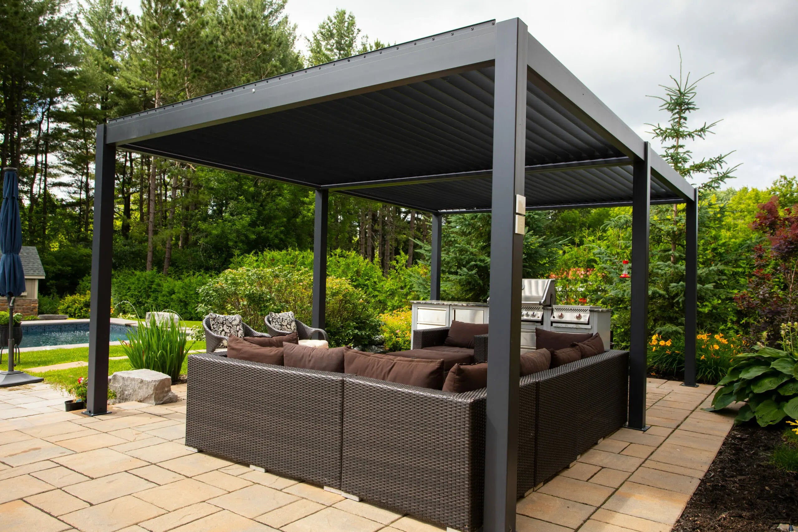 19x13 Bioclimatic Pergola, Manual Louvres – Luxury Decking